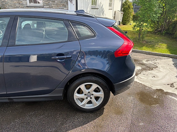 Volvo V40 Cross Country 13 of 30