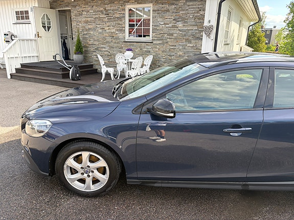 Volvo V40 Cross Country 14 of 30