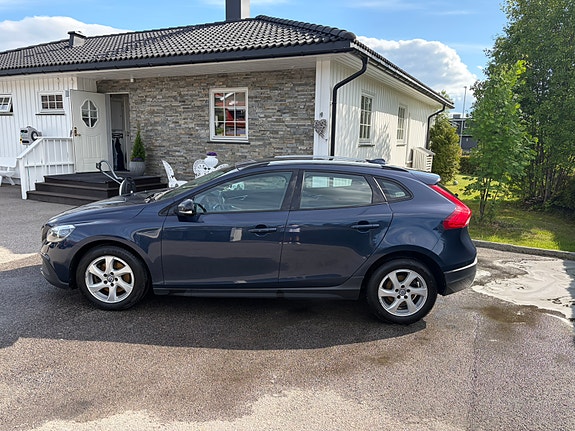 Volvo V40 Cross Country 11 of 30