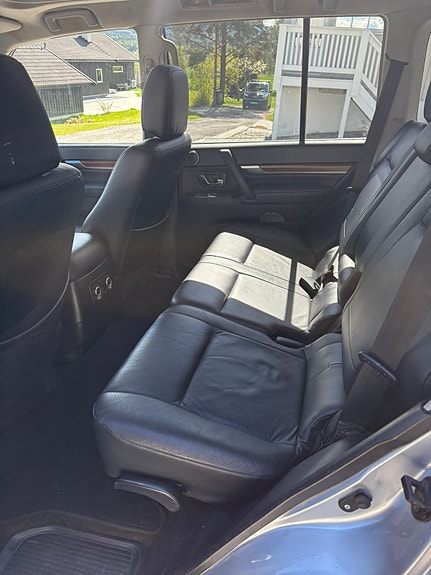 Mitsubishi Pajero 7 of 11