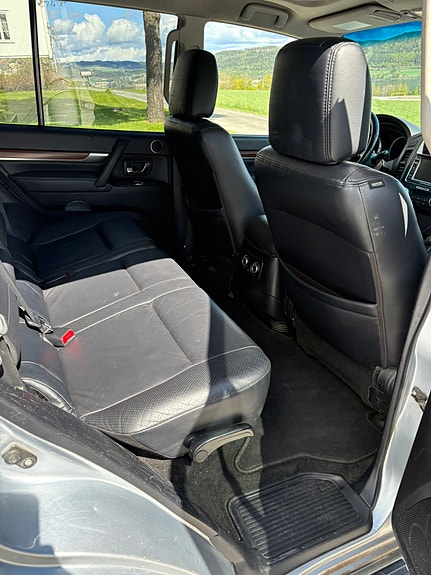 Mitsubishi Pajero 9 of 11