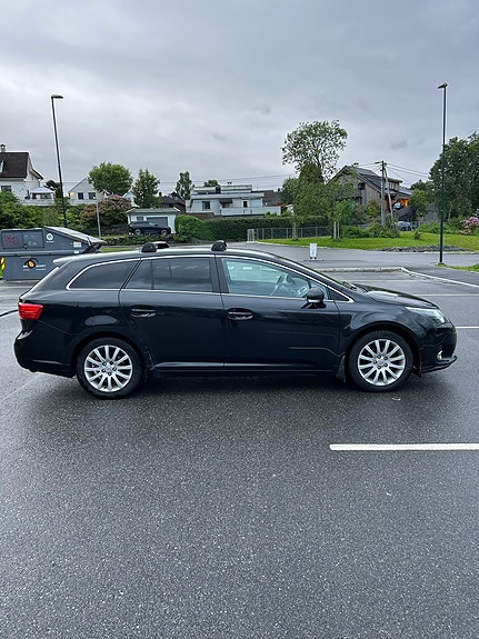 Toyota Avensis 4 of 5