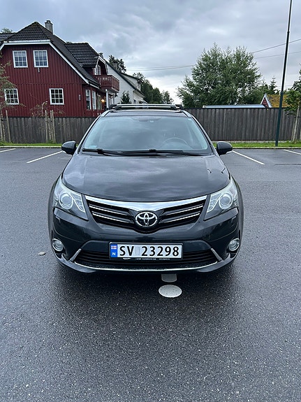 Toyota Avensis 2 of 5