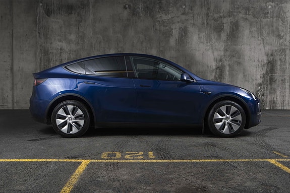 Tesla Model Y 5 of 5