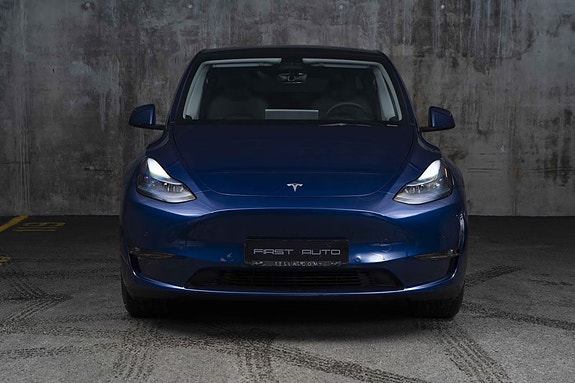 Tesla Model Y 3 of 5