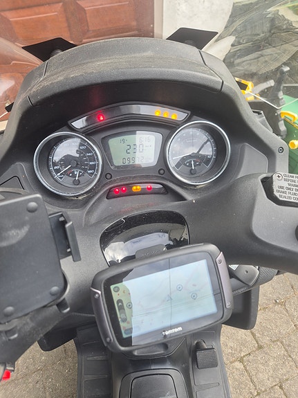 Piaggio MP3 350 Sport 5 of 5