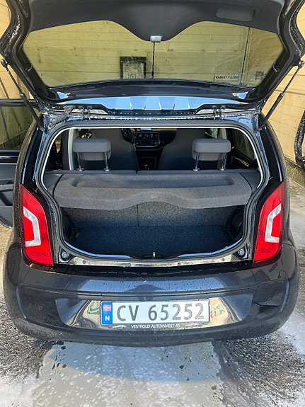 Volkswagen UP! 5 of 17