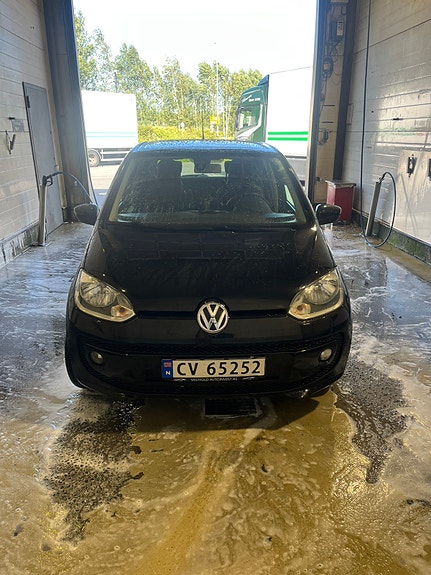 Volkswagen UP! 2 of 17