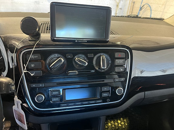 Volkswagen UP! 8 of 17