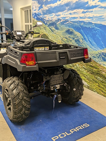 Polaris Sportsman 570 EPS X2 - ONYX BLACK 3 of 6
