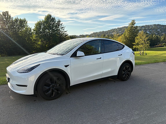 Tesla Model Y 2 of 10