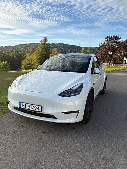 Tesla Model Y 6 of 10