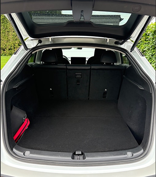 Tesla Model Y 10 of 10