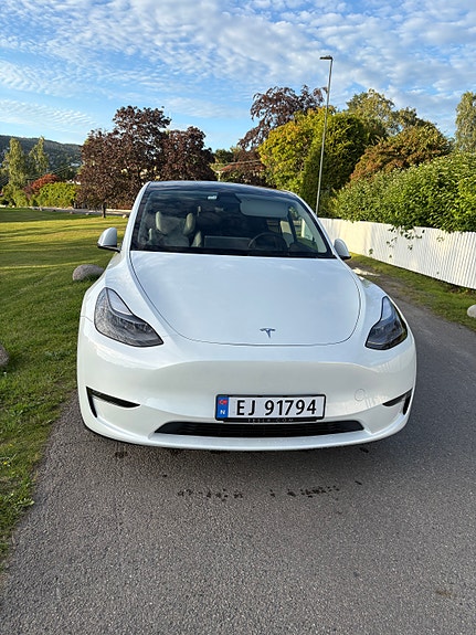 Tesla Model Y 3 of 10