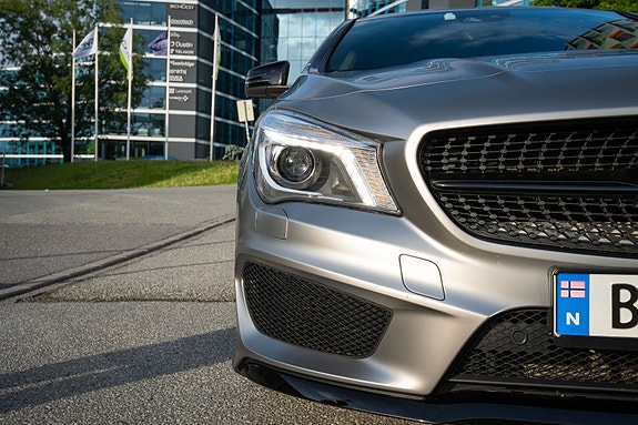 Mercedes-Benz CLA180 2 of 5
