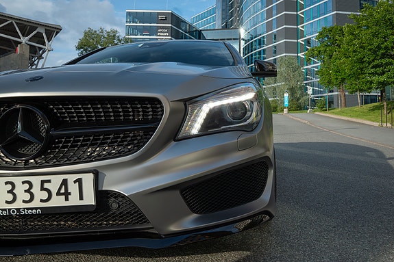 Mercedes-Benz CLA180 3 of 5