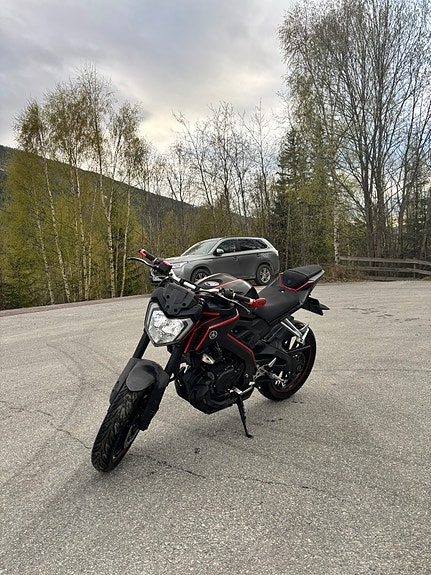 Yamaha MT-125 2 of 12