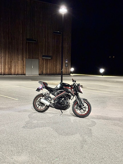 Yamaha MT-125 7 of 12