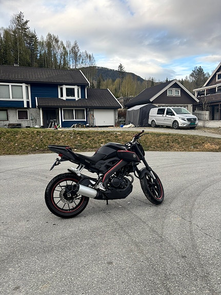 Yamaha MT-125 6 of 12