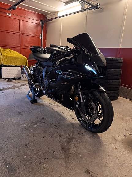 Yamaha R7 2 of 5