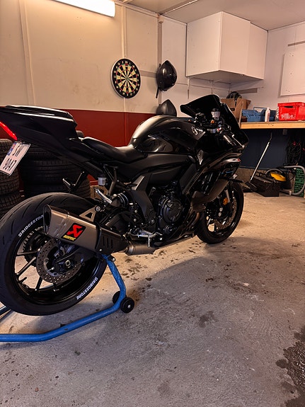 Yamaha R7 5 of 5
