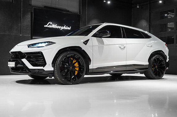 Lamborghini Urus 4 of 5