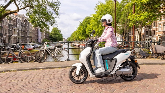 Yamaha Neos elektrisk moped 27 of 29
