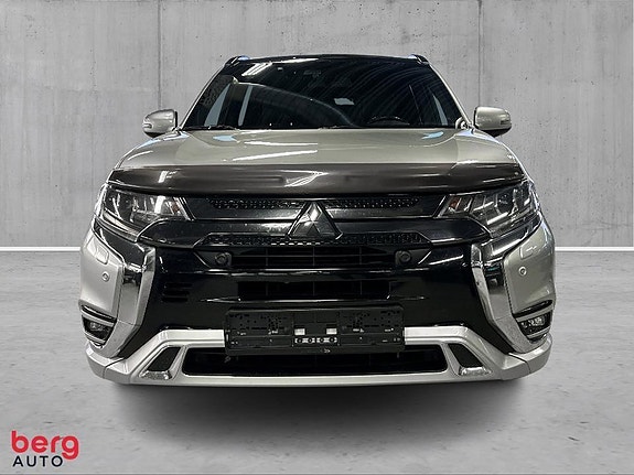 Mitsubishi Outlander 2 of 5