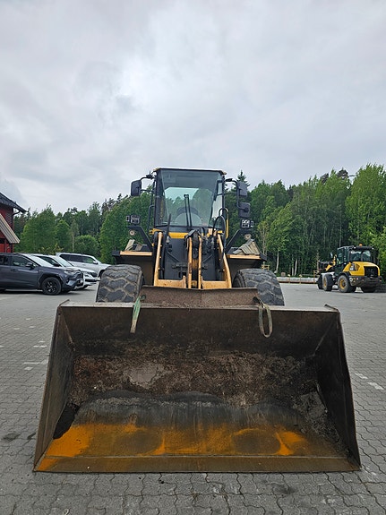Komatsu WA200 2 of 5