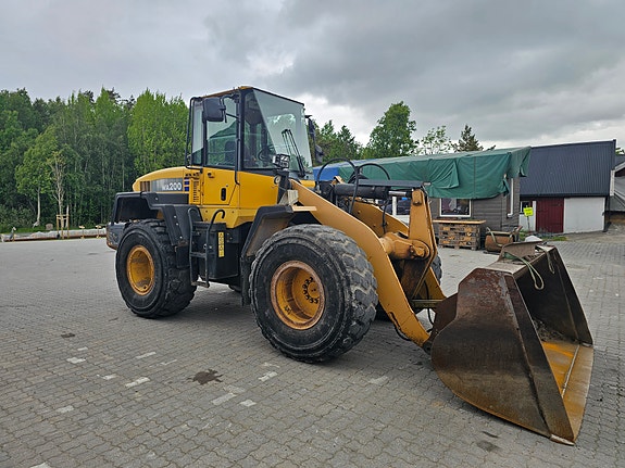 Komatsu WA200 3 of 5
