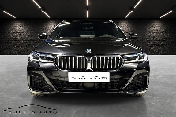 BMW 530e 4 of 5