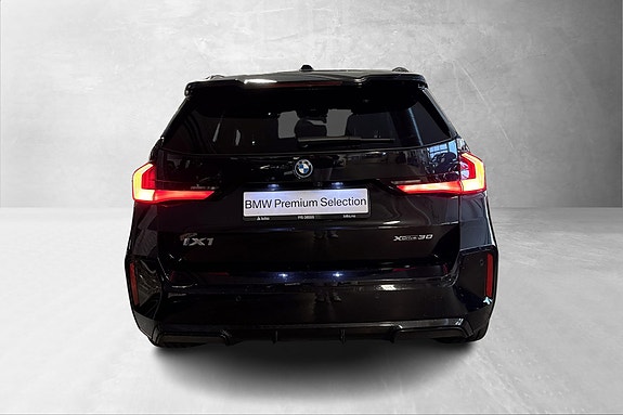 BMW iX1 4 of 5