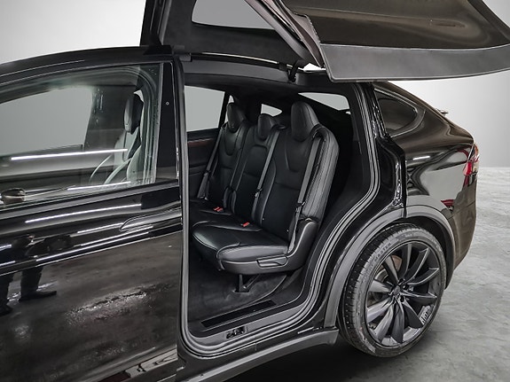 Tesla Model X 20 of 30
