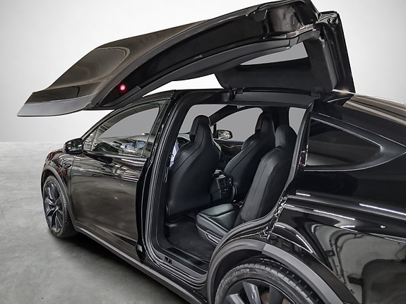 Tesla Model X 18 of 30