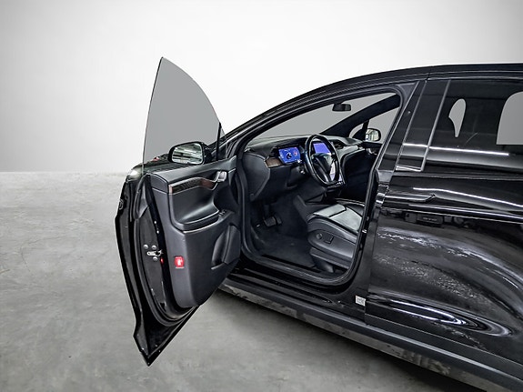 Tesla Model X 9 of 30