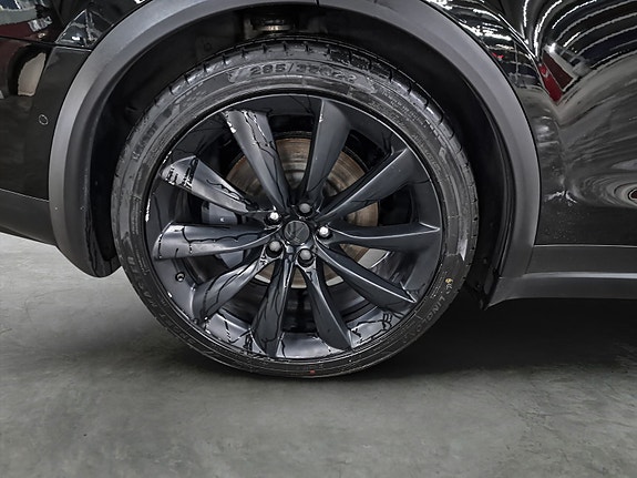 Tesla Model X 26 of 30