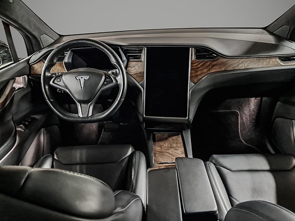 Tesla Model X 12 of 30