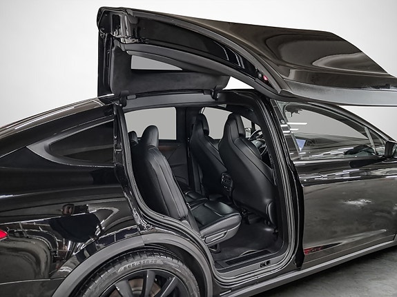 Tesla Model X 23 of 30