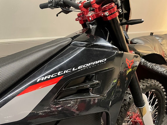 Andre Arctic Leopard E XE 880 ENDURO På lager! Elektrisk lett m 13 of 19