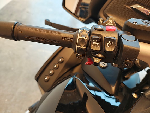 BMW R 1250 RT 3 of 5