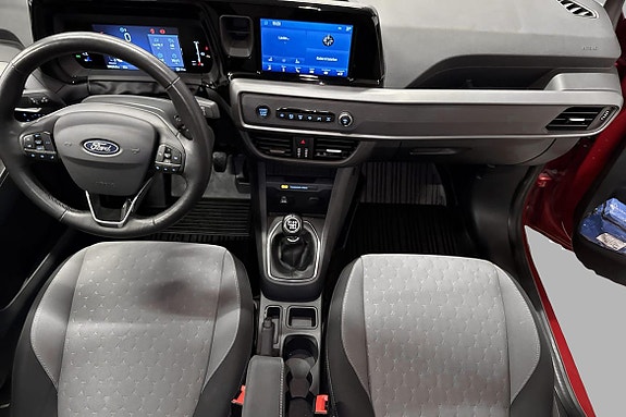 Ford Transit Courier 10 of 25
