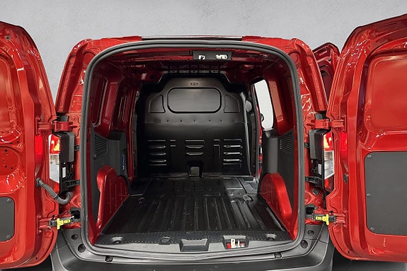 Ford Transit Courier 17 of 25