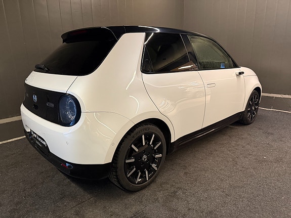 Honda e 3 of 5