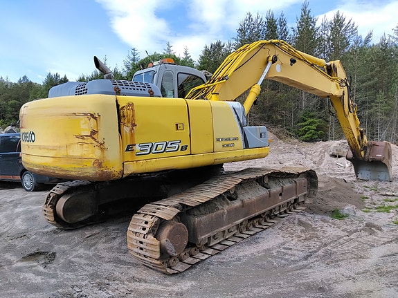 New Holland Kobelco E305B 5 of 5