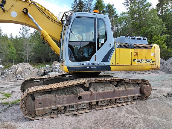 New Holland Kobelco E305B 2 of 5