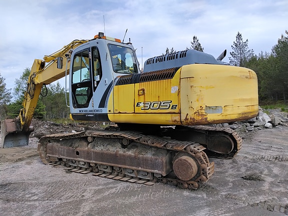 New Holland Kobelco E305B 3 of 5