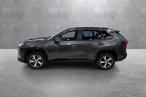 Toyota RAV4 Plug-in Hybrid 2 of 5