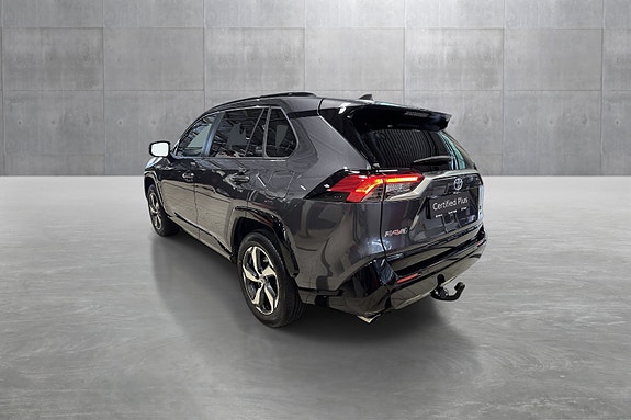 Toyota RAV4 Plug-in Hybrid 3 of 5