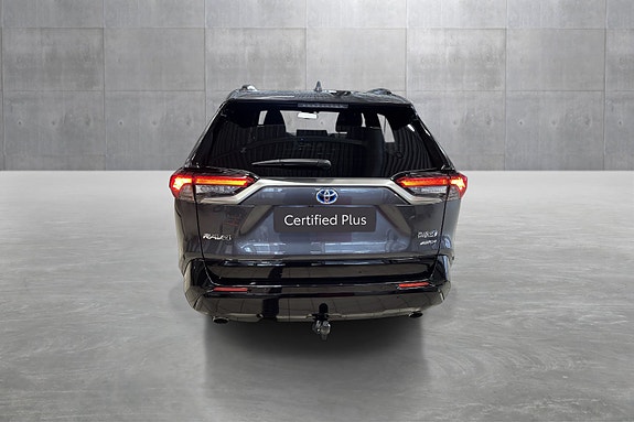 Toyota RAV4 Plug-in Hybrid 4 of 5