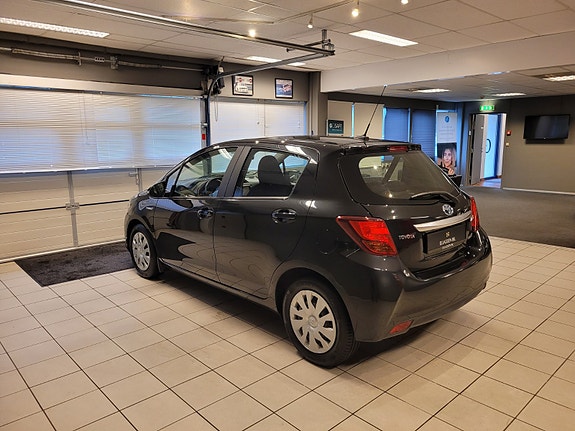 Toyota Yaris 7 of 24